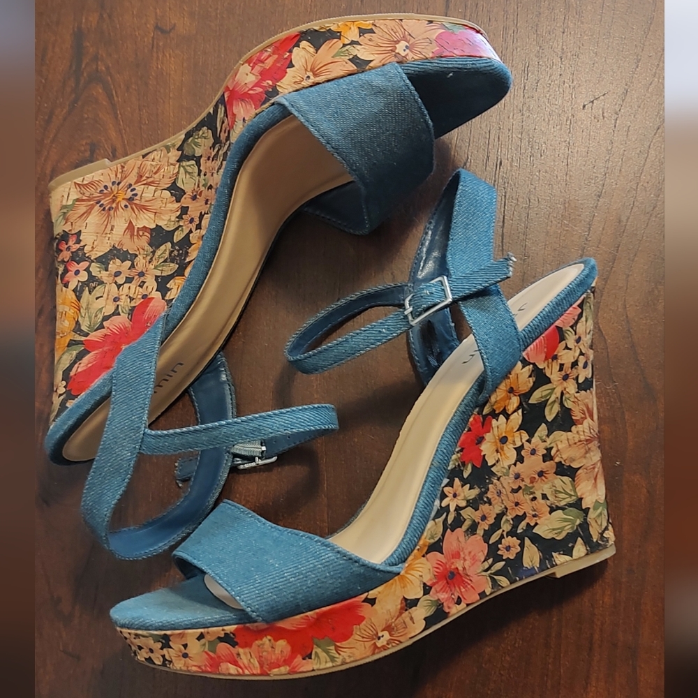 Jasmine denim floral wedges size 9
